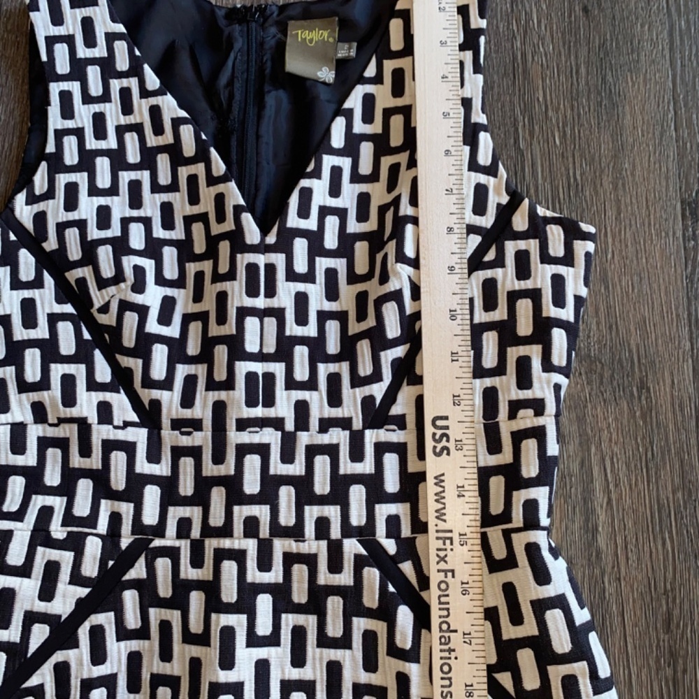 Taylor size 2 beautiful sleeveless midi dress - Picture 8 of 10